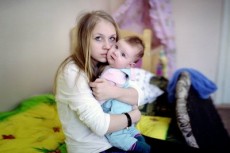 Несовершеннолетних мам с детьми приютила минская школа-интернат №5
