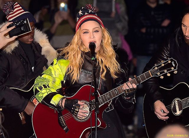 Мадонна и ее младший сын дали бесплатный концерт в центре Нью-Йорка