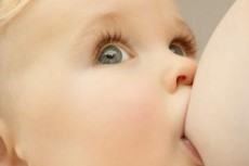 Тестостерон «отбирает» грудное молоко у новорожденных