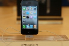 С покупкой iPhone 4 не стоит спешить