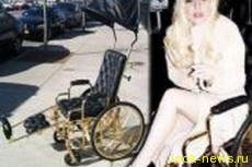 Леди Гага купила золотую коляску