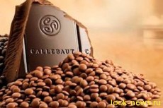 Плитка шоколада перед сном обычно не рассматривается, как прелюдия к вечеру страсти и любви. Однако эта ситуация в скором времени может измениться, так как одна известная шоколадная компания планирует выпускать шоколад с Виагра - подобными свойствами.      Barry Callebaut – одна из самых больших компаний в мире, среди производителей шоколада, именно она разработала особую технику производства этого сладкого продукта, способную сосредоточить уровни ключевых химических веществ, флавоноидов, содержащихся в растении, в данном случаи в какао бобах. Флавоноидные вещества были найдены в какао-бобах, но, как правило, в шоколаде они отсутствовали, так ка обычно удалялись в процессе производства шоколада.  Швейцарскому шоколадному гиганту Barry Callebaut, как говорят, осталось всего несколько недель до получения разрешения от ЕС, чтобы начать выпускать нового шоколада, повышающего  сексуальное здоровье, за счёт увеличения притока крови.  Эксперты говорят, что это лишь вопрос времени, прежде чем такой шоколад будет включен в выпуск новых конфет, крема ли напитков. Действующий как виагра, он будет обеспечивать прилив крови в организме человека, чтобы тот мог чувствовать себя уверенно – в спальне, и при любовных утехах.       «Это полностью натуральный ингредиент, который может дать мужчинам легендарную выносливость некоторых из величайших любовников в мире. Я в этом бизнесе уже 35 лет, и это, пожалуй, одна из самых интересных вещей, которую я видел до сих пор…» заявил Ангус Кеннеди, из журнала Кеннеди, специалист по виагре и препаратам для улучшения потенции.  Ещё Ацтекские правители, в древние времена, выпивали по 50 чашек шоколадного напитка прежде, чем посетить свой гарем.  Венецианский соблазнитель Казанова, также часто употреблял шоколад, хотя большинство людей никогда не слышали о нем в то время.      Сейчас один из пяти кусков шоколада на земле, которые попадает на ваши губы, скорее всего, был произведен компанией Barry Callebaut. Эта фирма поддерживает многие известные бренды, включая и Cadbury.      Недавние исследования, анализа и тенденций употребления шоколада показывает, мужчины за последние годы догоняют женщин, если дело доходит до употребления этого сладкого удовольствия, 87 процентов мужчин в настоящее время регулярно употребляют шоколад, по сравнению с 91-м процентом женщин.      Быть может совсем скоро, в продаже появится шоколад с природными свойствами, улучшающими потенцию, что позволит - не только насладится прекрасным вкусом этого замечательного продукта, но быть всегда в прекрасной форме, если дело касается любви и страсти. http://nashput.com 