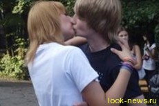 В День поцелуев в Киеве устроили флешмоб