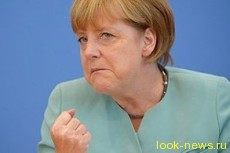 Голый наркоман уснул в кровати Ангелы Меркель