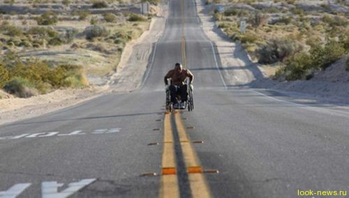 Американец совершил марафон на инвалидной коляске за 99 дней