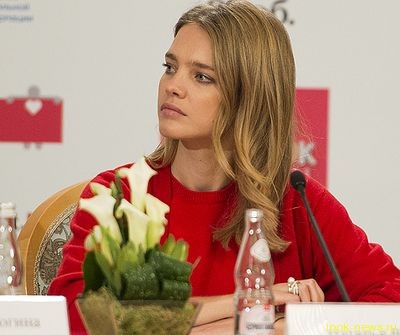 Наталья Водянова на пресс-конференции фонда "Обнаженные сердца"