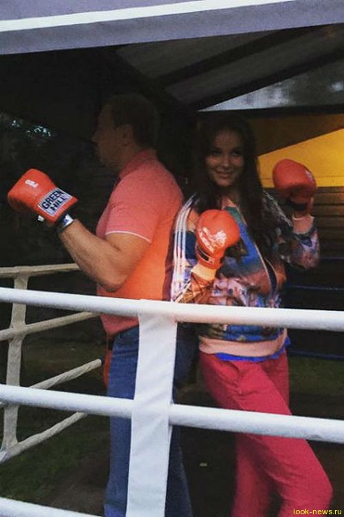 Оксана Федорова берет уроки бокса у мужа