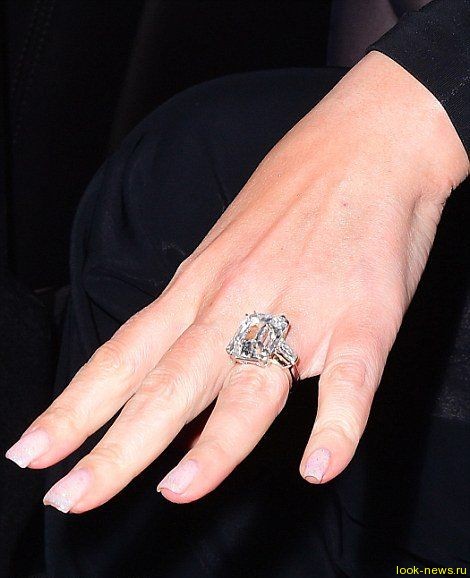 Жених подарил Мэрайи Кери кольцо за $7,5 млн