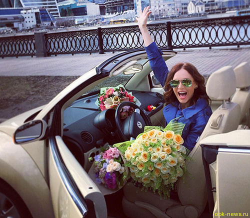 Ирина Безрукова получила на день рождения ванну цветов
