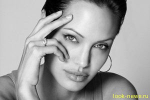 Джоли стала самой уважаемой женщиной планеты