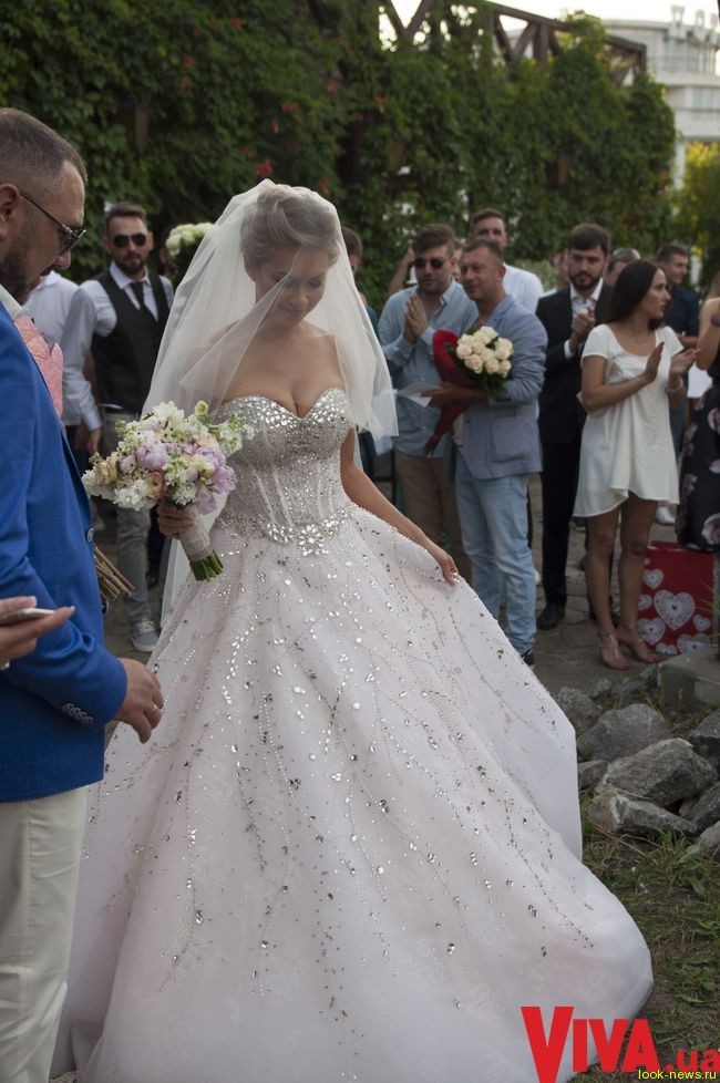 Дмитрий Ступка и Полина Логунова устроили пышную свадьбу под Киевом