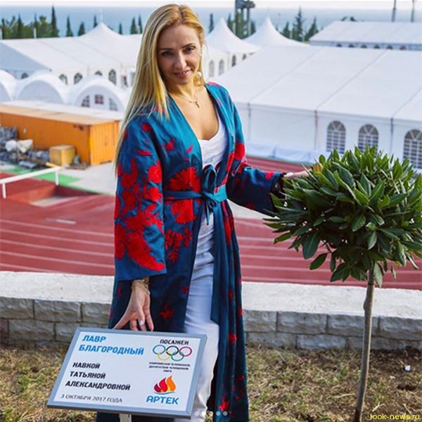 Татьяна Навка с мамой отдыхает в Крыму и сажает деревья